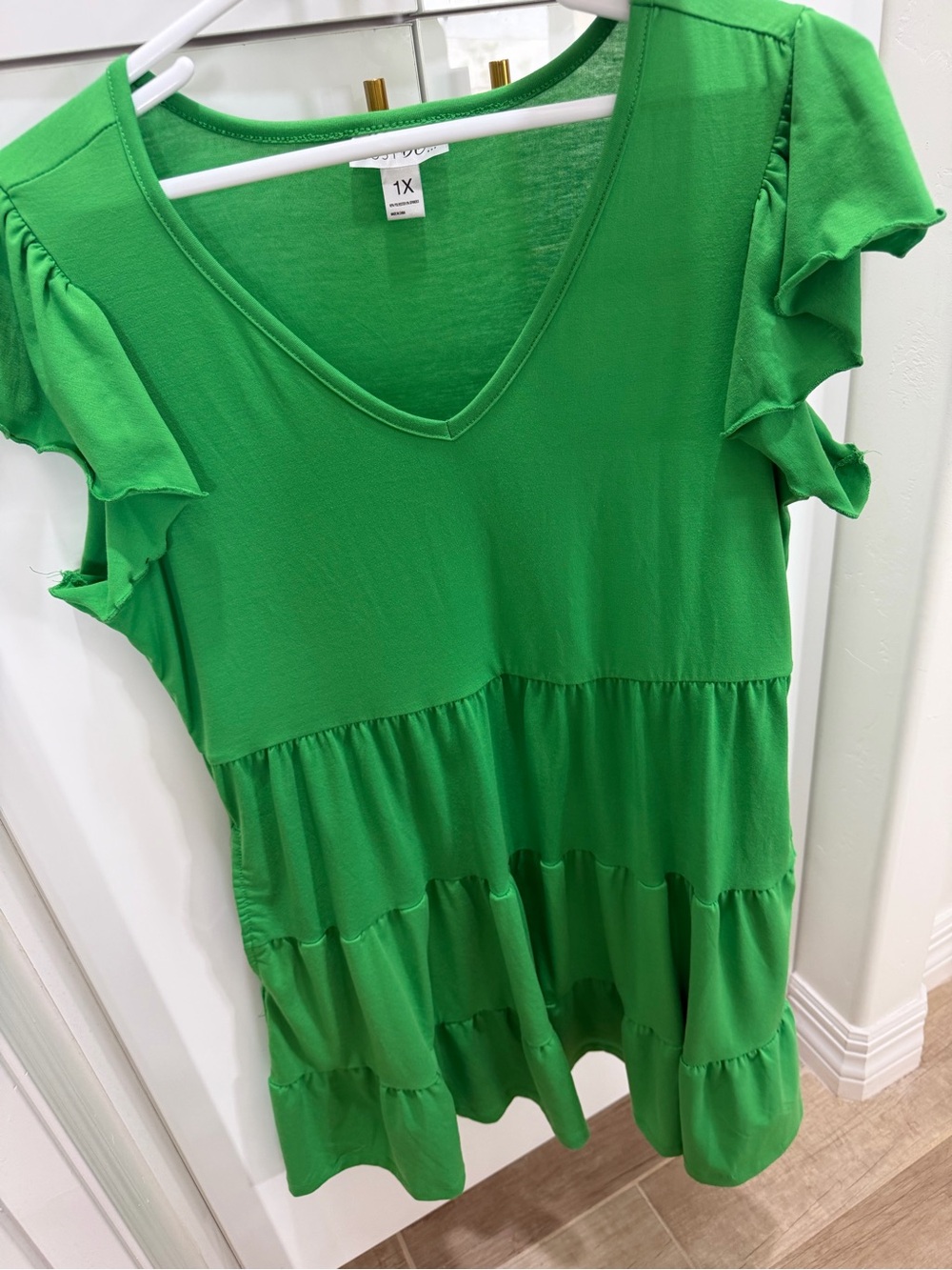 Women's 1X VNeck Tiered Ruffle Sleeve dress - Green w pockets on the sides #0138